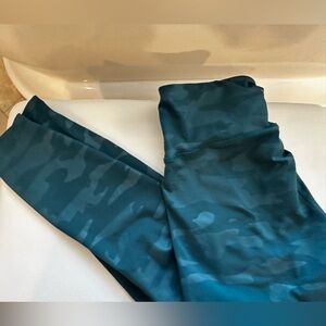 Old Navy Elevate Active Teal Green Camouflage Leggings Medium